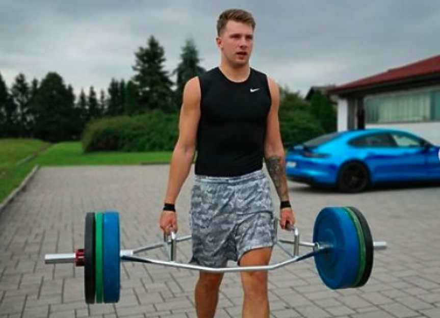 Звезда от НБА води съдебен спор за търговска марка със своята майка