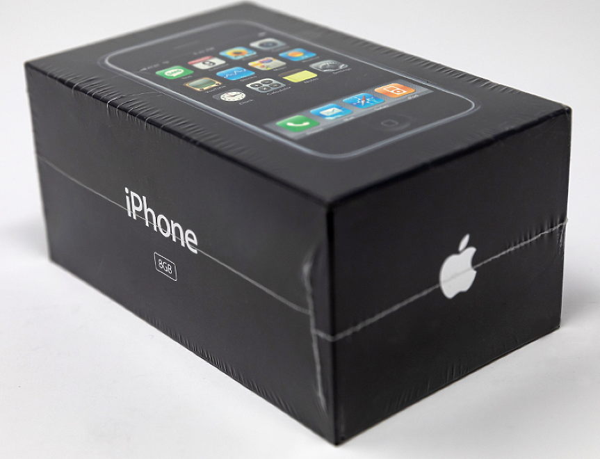 iPhone от 2007 г. беше продаден за близо 40 000 долара
