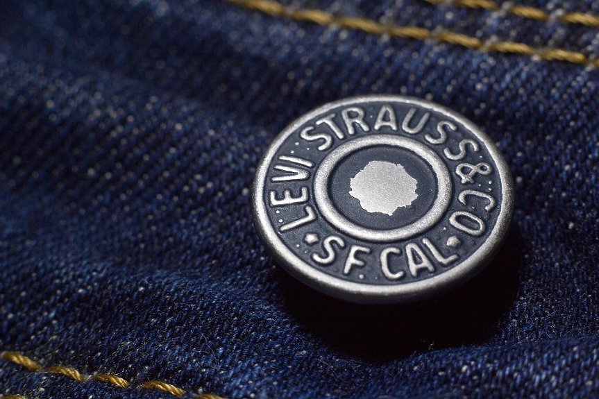 Продадоха дънки Levi's от 1880 г. за 87 хил. долара