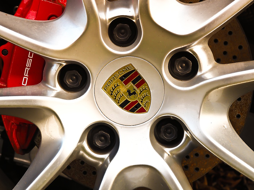 Volkswagen се цели в пазарна оценка от 75 млрд. евро на Porsche