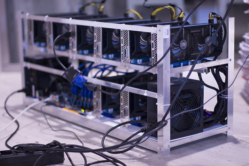 Биткойн миньори разпродават машините си на безценица