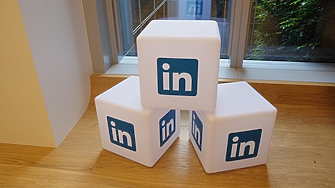 LinkedIn ще помага на потребителите да засичат фалшиви профили в платформата