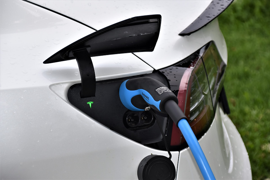 Tesla не е Apple, а Илон Мъск не е Стив Джобс