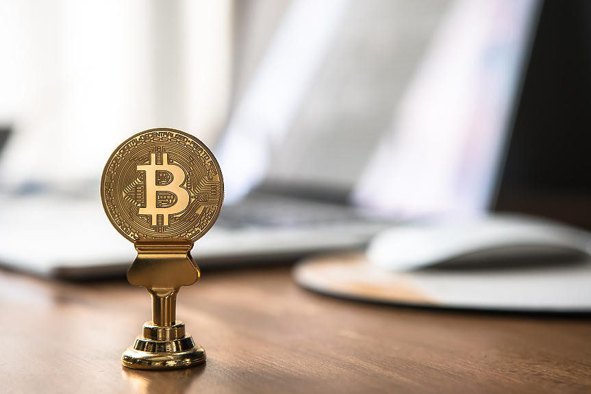 Биткойнът скочи с 10%