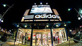 Adidas очаква първата си годишна загуба от три десетилетия