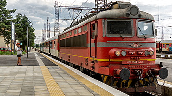 Над 12 700 допълнителни места във влаковете за Великденските празници