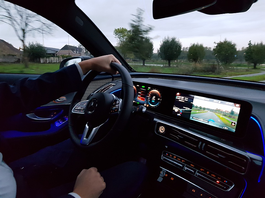 Mercedes предлага увеличение на скоростта на електромобилите срещу $60 месечно