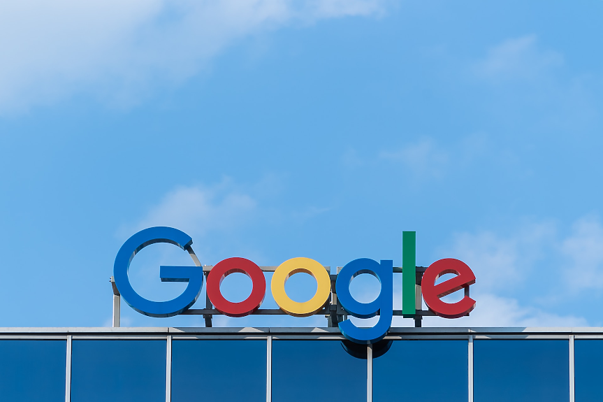 Google ще конкурира Samsung със сгъваем смартфон