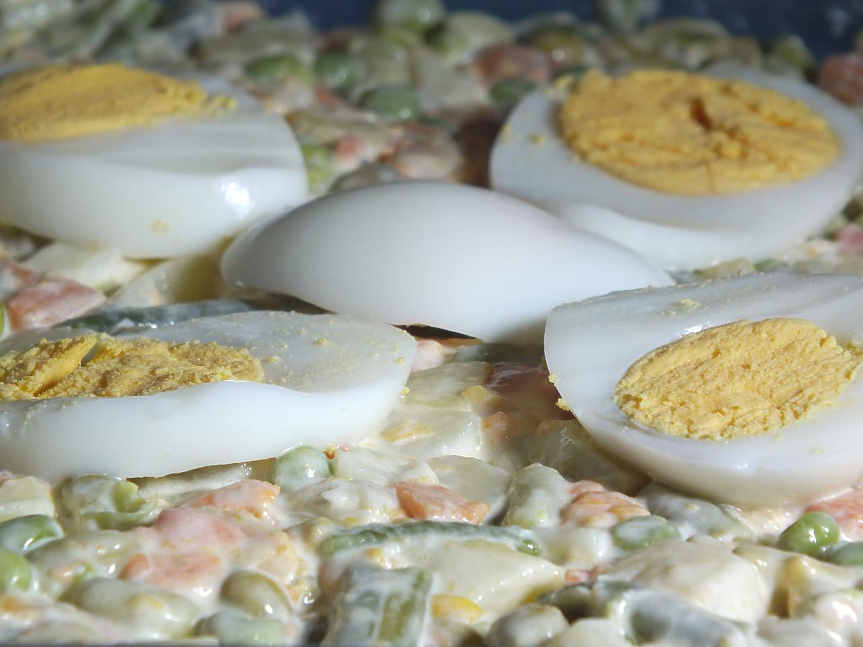 Салатата, която всички обичат, но никоя нация не иска да признае за своя