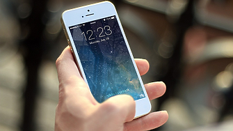 Данък Apple за стотици млн. долари годишно чака създателя на ChatGPT и други AI компании
