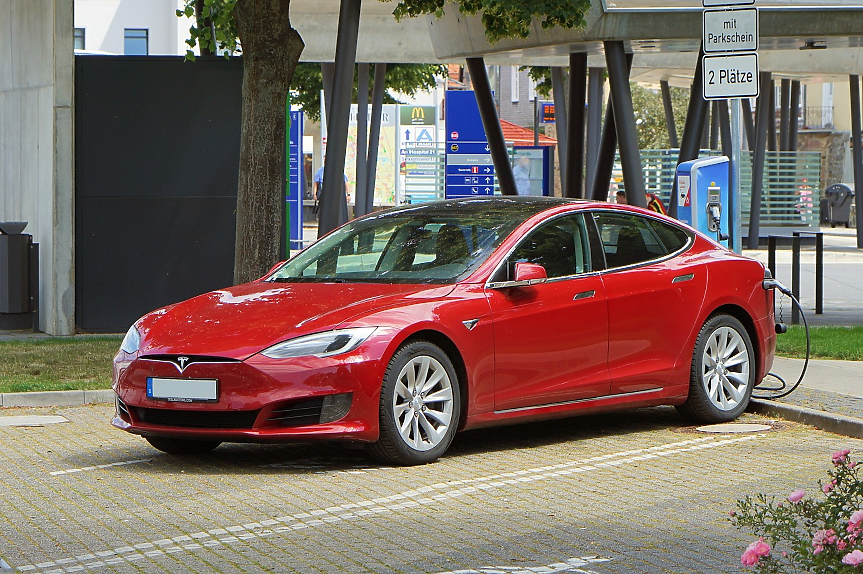 Акциите на Tesla прекъснаха рекордно дългата си печеливша серия