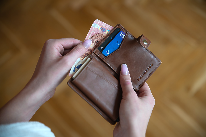 Домакинствата спестиха 7.6 млрд. лева за 12 месеца