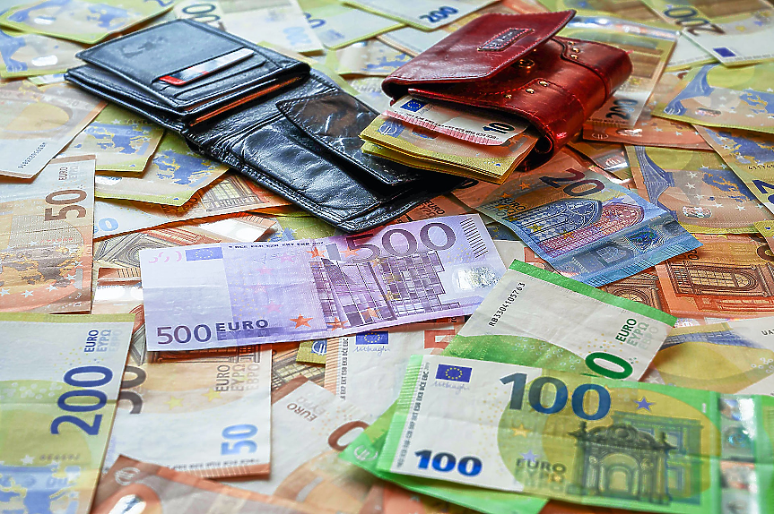 Кредитите за суми между 100 и 250 хил. лева с дял от 26%