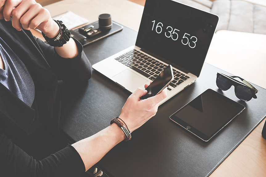 Как работодателите следят работещите вкъщи служители?