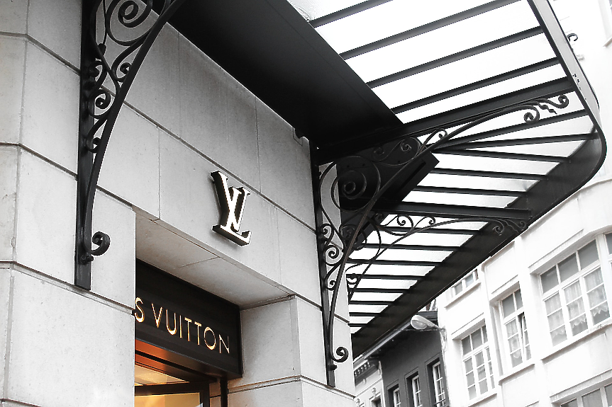 Цената на акциите на LVMH се понижи до най-ниското си ниво за 2023 г.