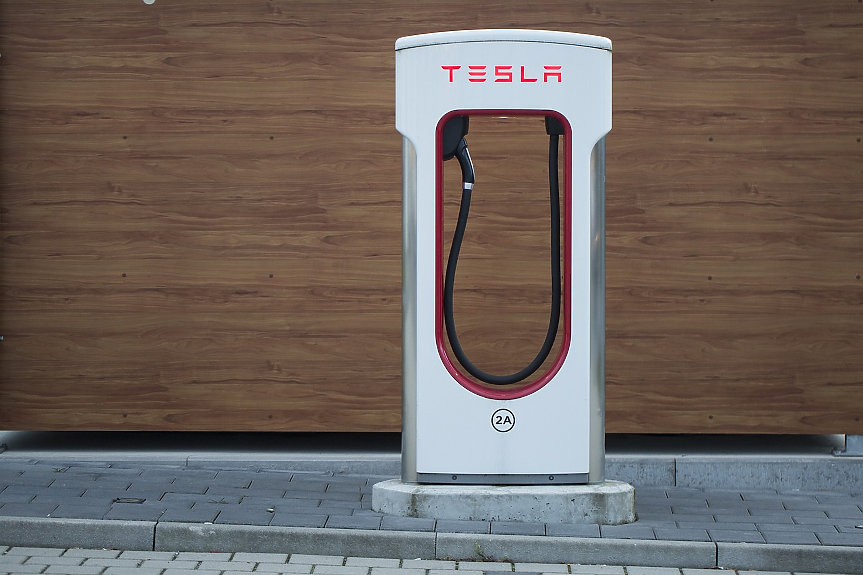 Бащата на Мъск отказал безплатна Tesla от сина си, карал Rolls-Royce