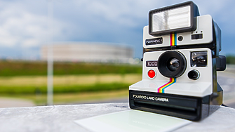 28.11.1948 г.: Стартират продажбите на фотоапарата Polaroid