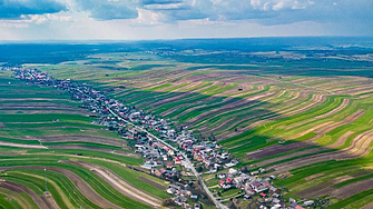 Селото, в което всички 6000 жители живеят на една улица
