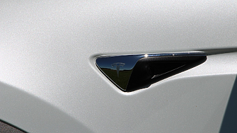 Tesla прави електромобил за €25 000 в завода си в Германия