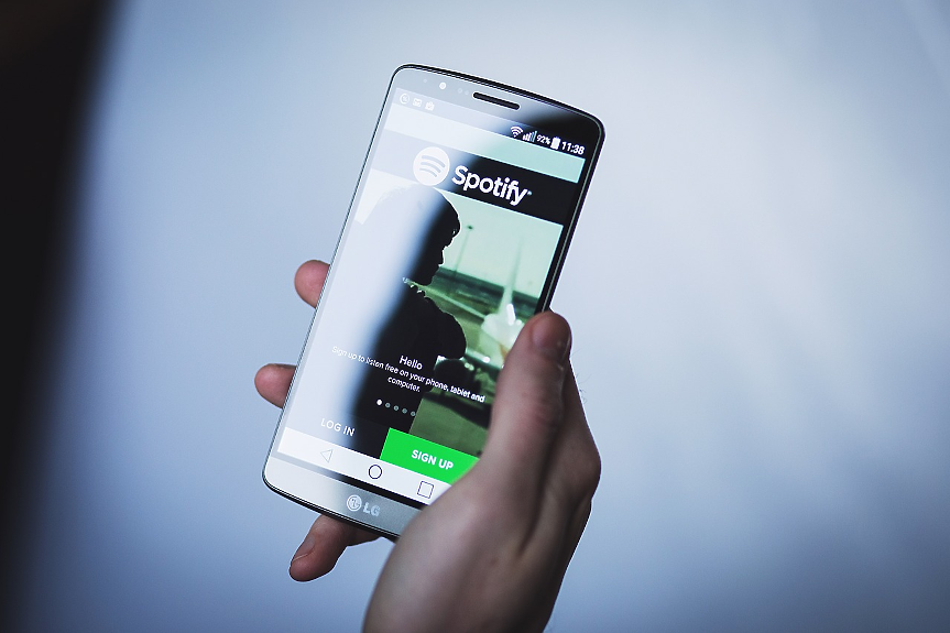 Spotify освобождава 1500 служители в трети кръг съкращения за годината