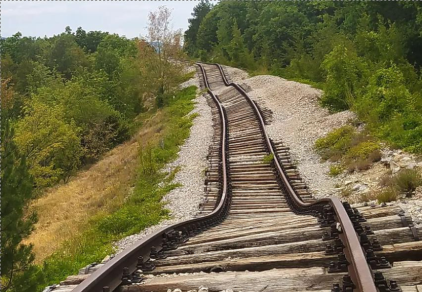 Къде се намира Пияната железница и каква е нейната история?