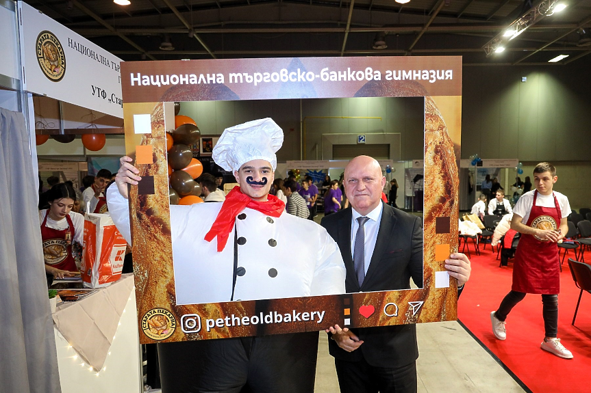 Софийска гимназия - училището с най-много учебни предприятия в света