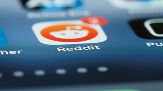 Reddit дебютира на борсата с пазарна оценка от близо $6.5 млрд. 