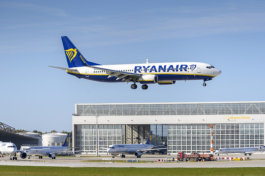 Ryanair вдига цените на билетите. Защо и с колко?