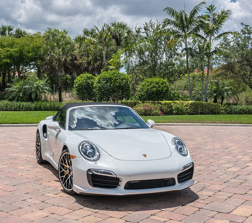 Култовото Porsche 911 навършва 60 години... и става хибрид