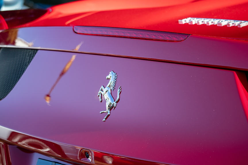 Шефът на Ferrari: Електрическата кола пази емоцията на суперавтомобила