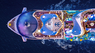 Най-новият кораб на Royal Caribbean: Над 40 заведения, вълнуващ аквапарк и инфинити басейн