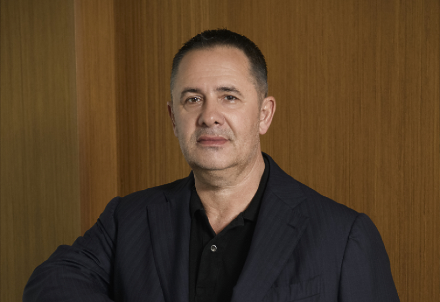 Как бежанец стана първият милиардер в Албания?