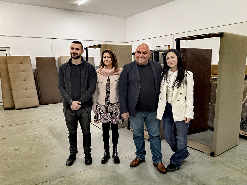 Ведислав, Пепа, Димитър и Сияна Божанови от Сияна мебел