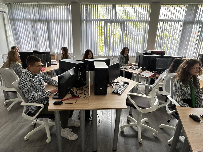STEM център за 350 хил. лв. откриха във врачанска гимназия