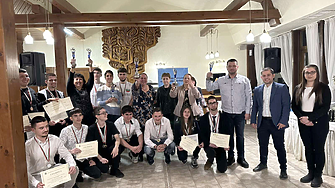Електронни щурци правиха ученици на състезание по приложна електроника