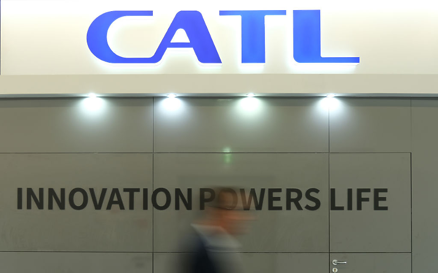 Най-голямото IPO за 2025 г.: Акциите на CATL поскъпват в дебюта си на борсата