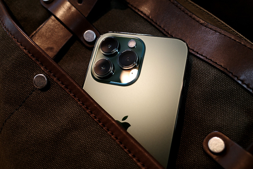 Apple работи по AI инструмент, който удължава живота на батерията на iPhone