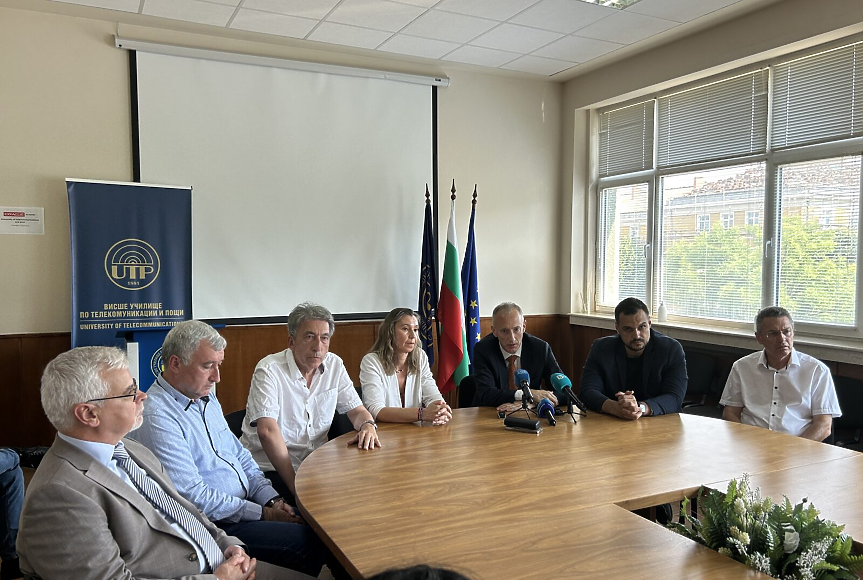 Без рязък скок на таксите за студентите платено обучение