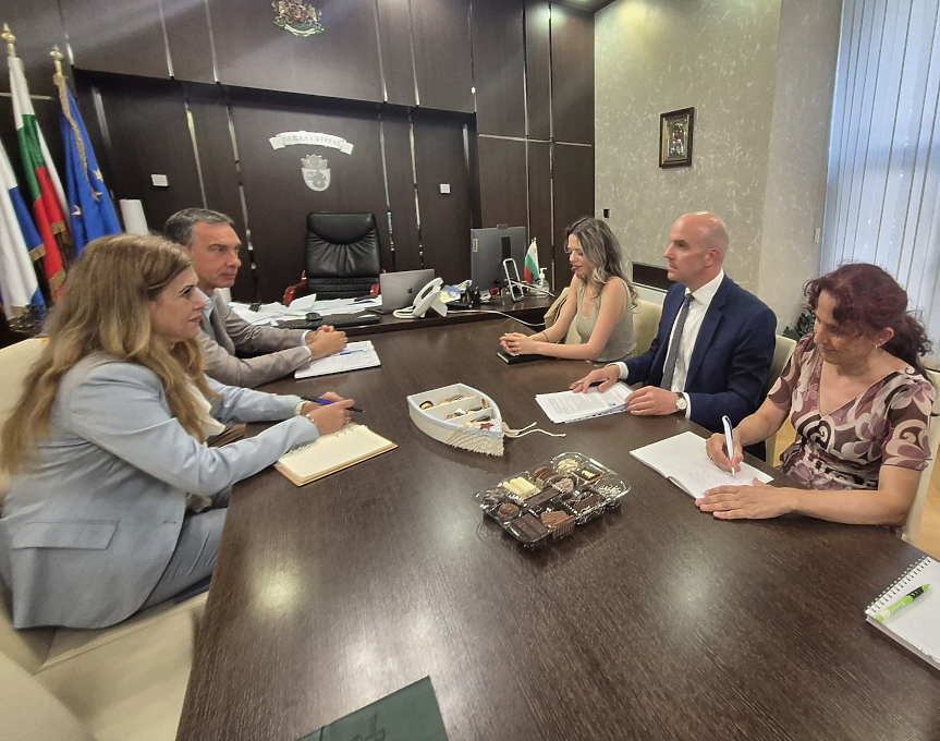 Бургас иска повече британски туристи, но и студенти