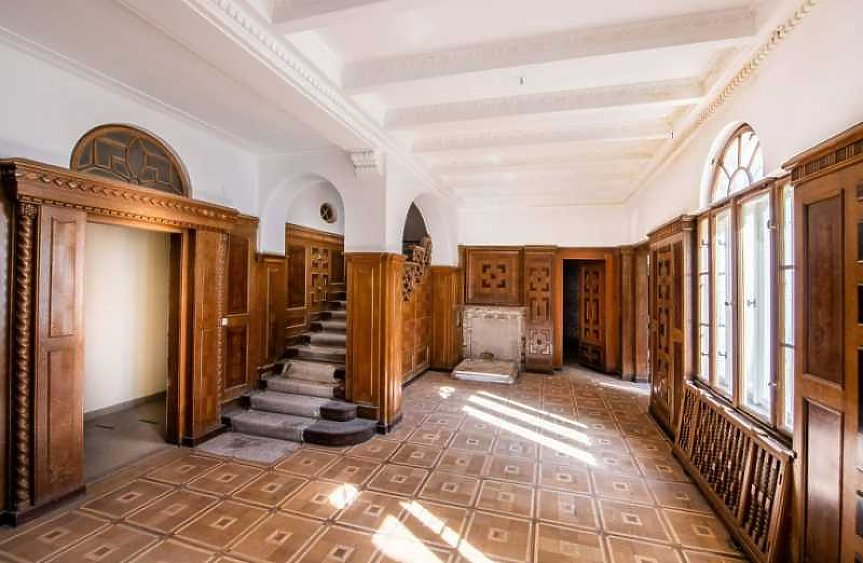 Протоколна резиденция на Николае Чаушеску / Sothebys 