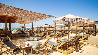 Колко струва ден на най-големия бийч бар в Гърция?