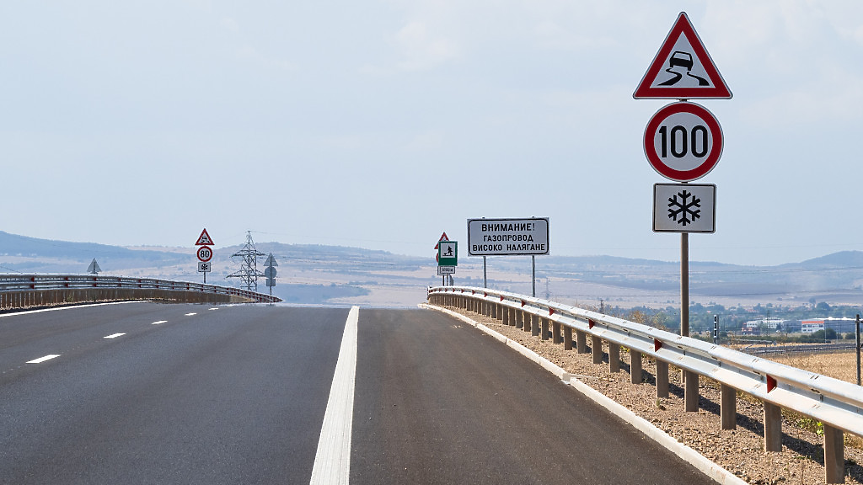 Общата дължина на трасето е 63 км, като започва от границата с Република Сърбия при ГКПП "Калотина"