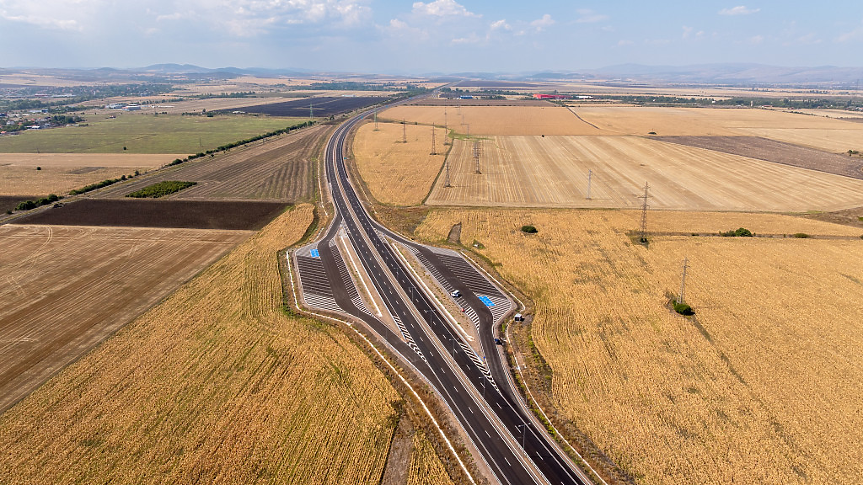 На сръбска територия трасето се превръща в автомагистрала А4 към Ниш.