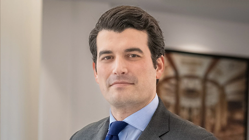 Собствениците на Chanel разчитат на 38-годишния си наследник да защити милиардите им