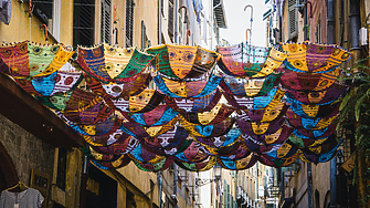 Засаждане на лози и древни персийски техники: Как градовете създават хладни пространства