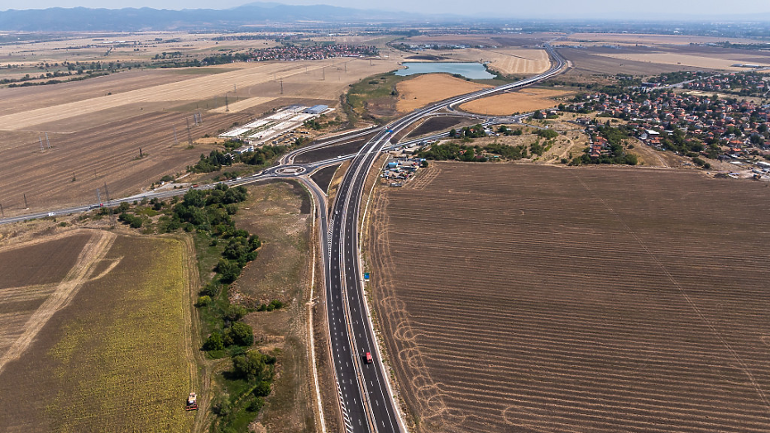 Магистралата се влива в Северната скоростна тангента на София, която също е част от нея