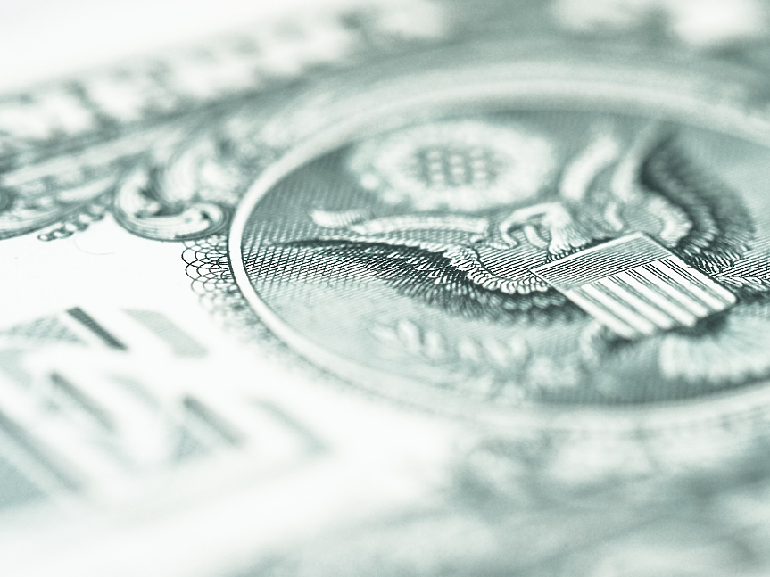 Доларът се готви за натоварена геополитическа седмица и конференция на Фед