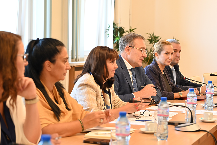 220 общини кандидатствали за електромобили и фотоволтаици за социалните услуги