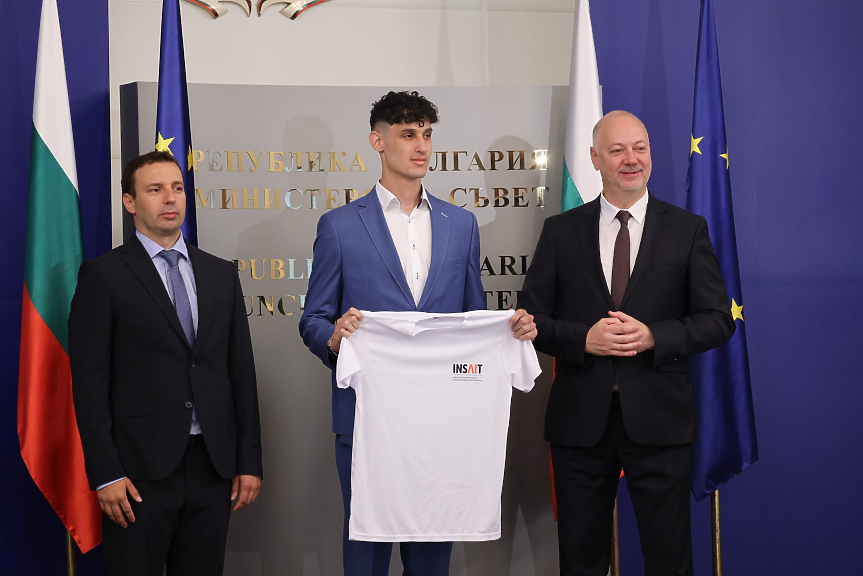 Избраните младежи по програмата бяха представени на церемония в присъствието на премиера, министри и други; ©МОН