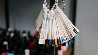 Защо гел лакът за нокти с TPO е забранен в Европа – но не и в САЩ